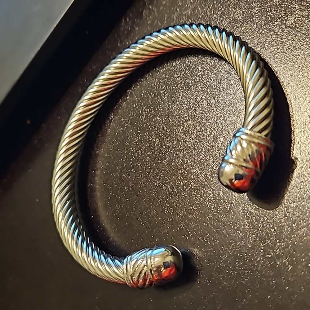 📢2 for $20Celtic style wrap bracelet unisex